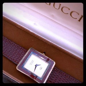 COPY - Ladies Gucci watch - vintage